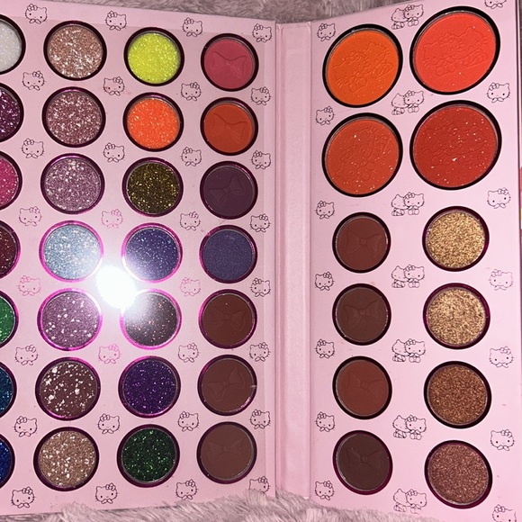 Hello Kitty eyeshadow Pallete - Picture 4 of 4